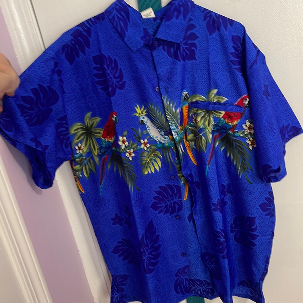 Nice Vibrant Dark Blue Macaw shirt